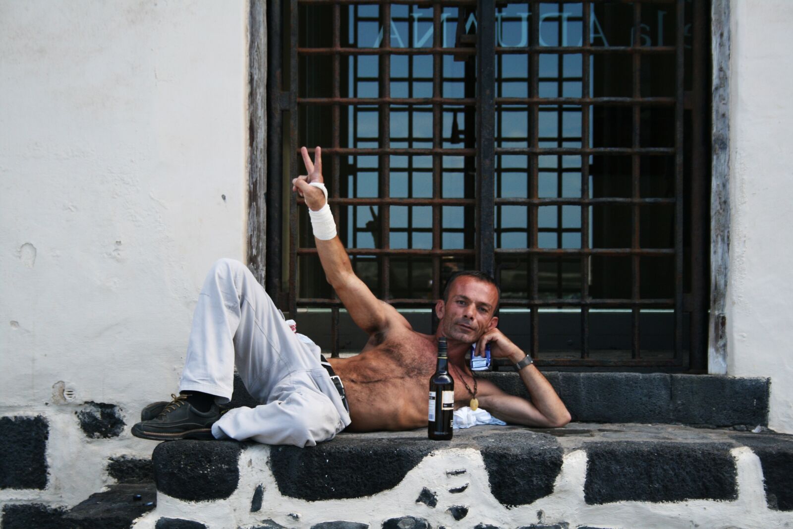 Canon EOS 400D (EOS Digital Rebel XTi / EOS Kiss Digital X) sample photo. Tenerife, homeless man, beer photography