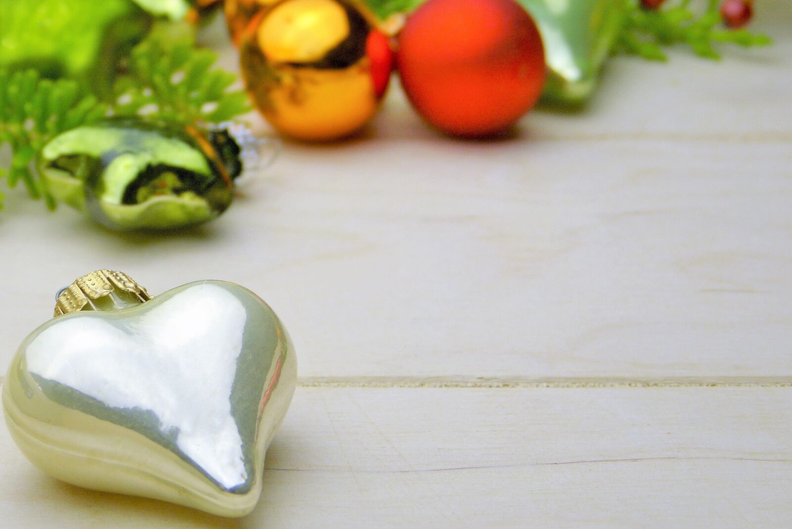 Panasonic Lumix DMC-FZ150 sample photo. Heart, christmas decorations, deco photography
