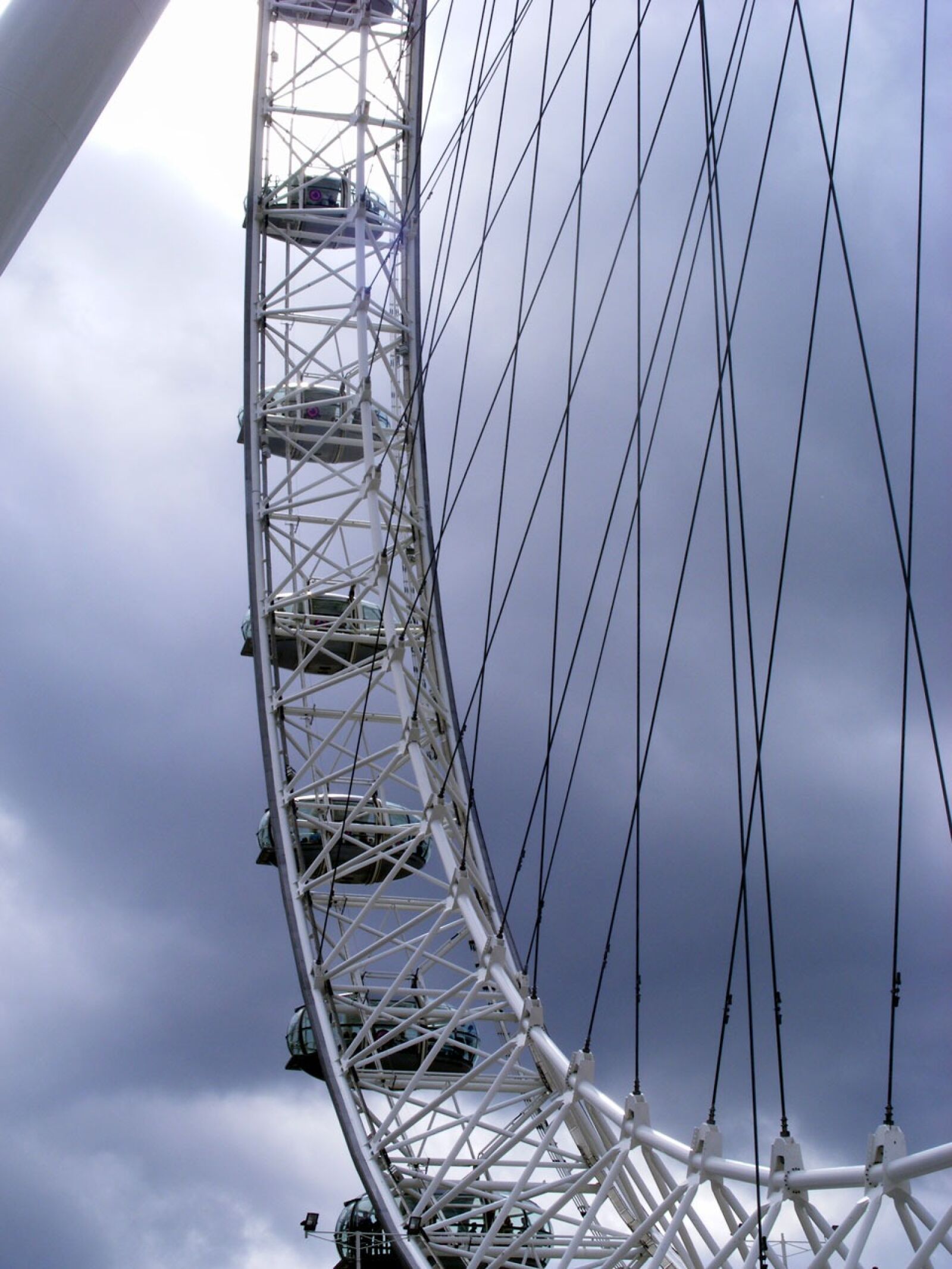Fujifilm FinePix S5700 S700 sample photo. Ferris wheel, london, steel photography