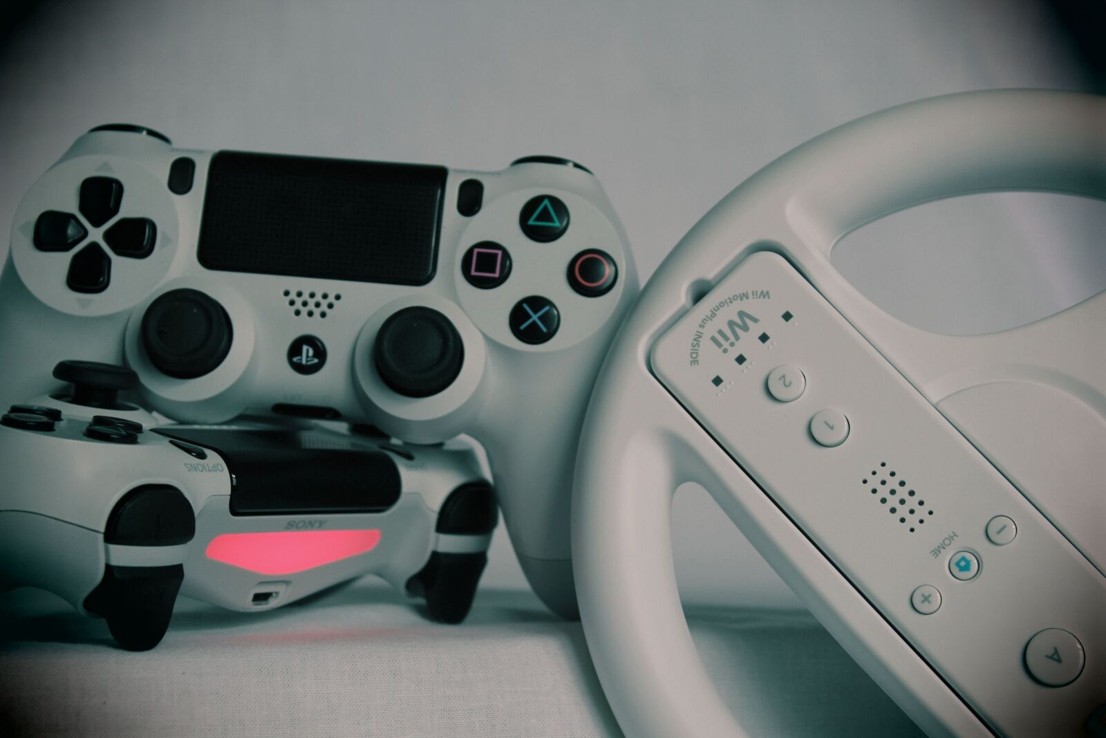 Canon EOS 600D (Rebel EOS T3i / EOS Kiss X5) sample photo. Gaming, games, gamepad photography