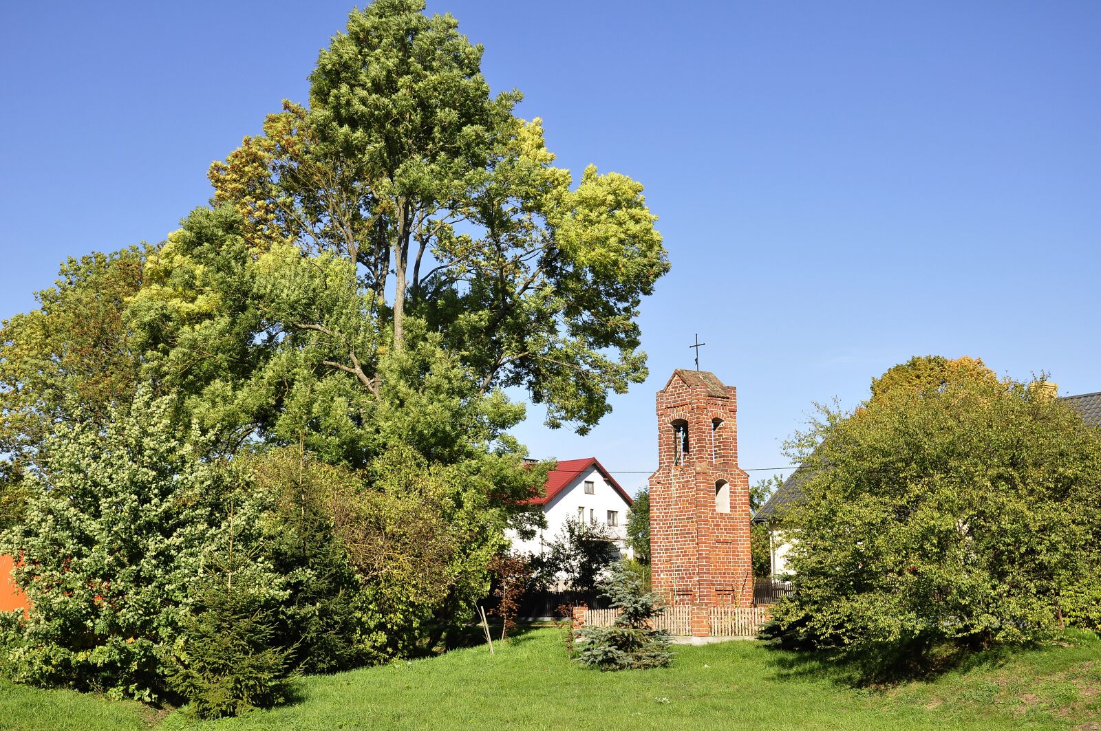 Nikon D90 sample photo. Chapel, tree, village photography