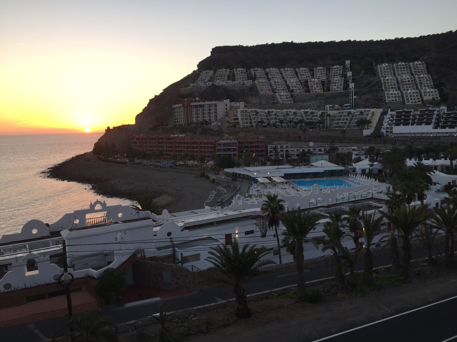 iPhone 6 back camera 4.15mm f/2.2 sample photo. Evening, scenic, scenery photography