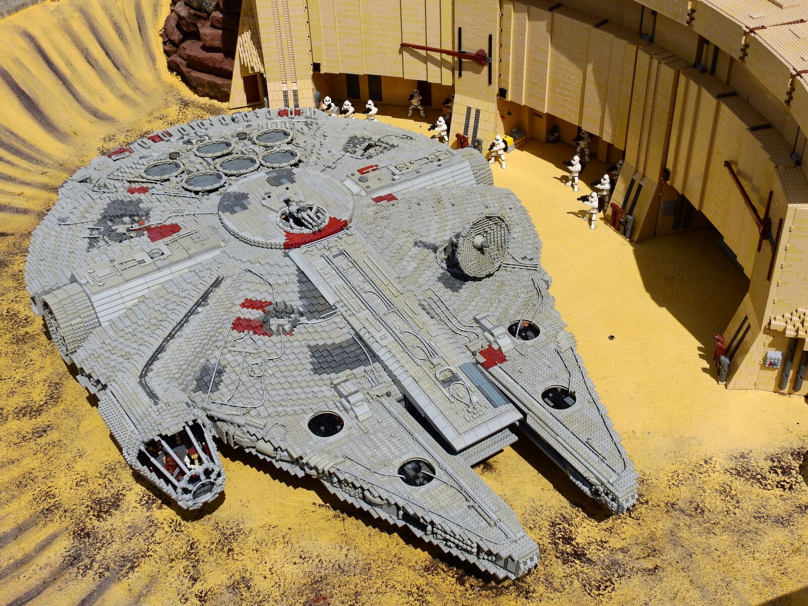Nikon Coolpix P900 sample photo. Lego, legoland, build photography