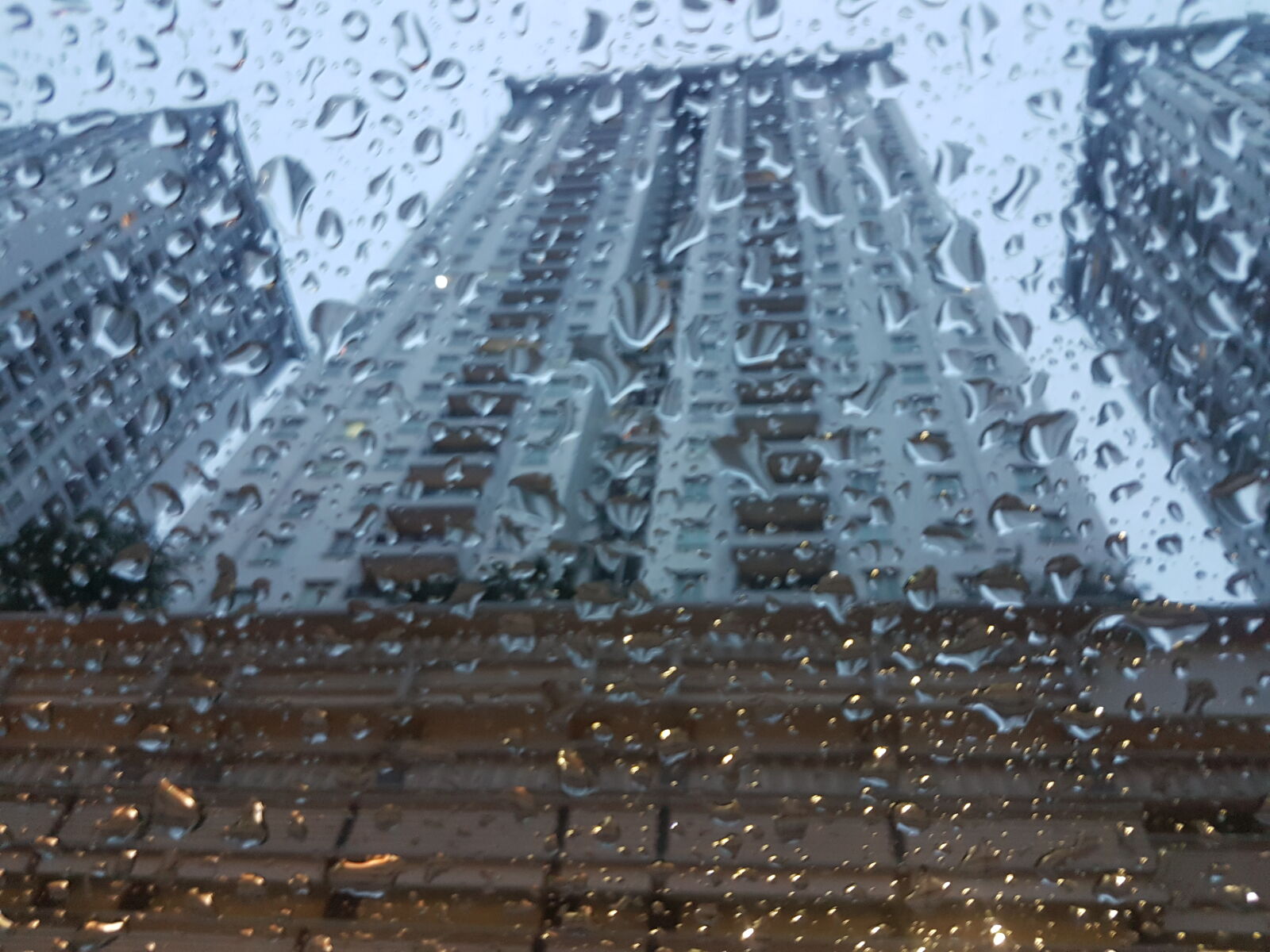 Samsung Galaxy S7 Edge sample photo. Apartment, dew, rain, building photography