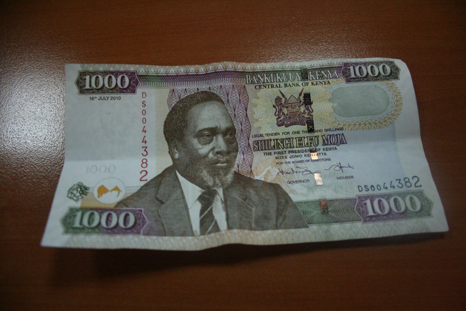 Canon EOS 350D (EOS Digital Rebel XT / EOS Kiss Digital N) sample photo. Kenya, kenyan currency, shilling photography