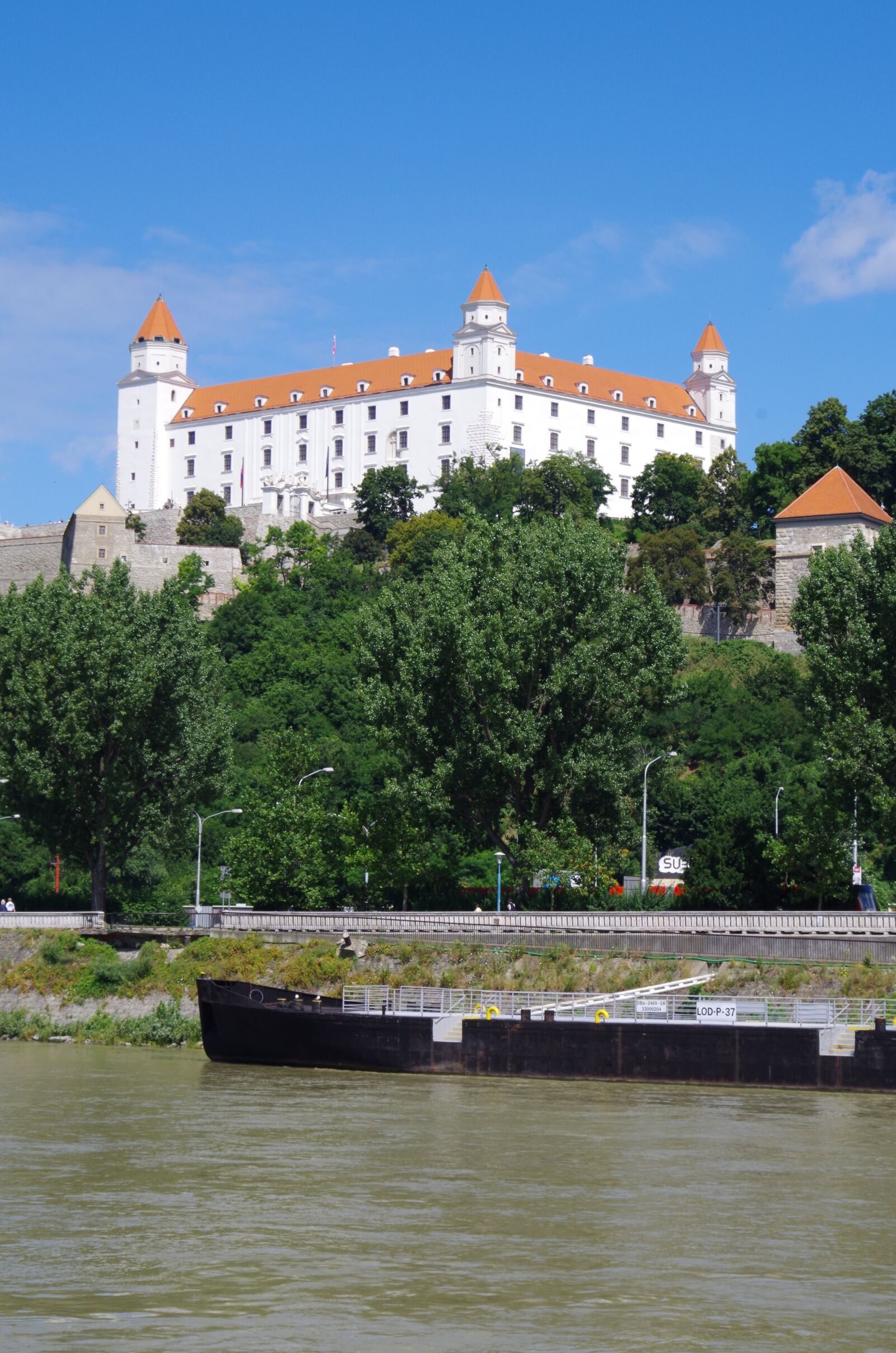 Pentax K-500 sample photo. Bratislava, slovakia, castle photography