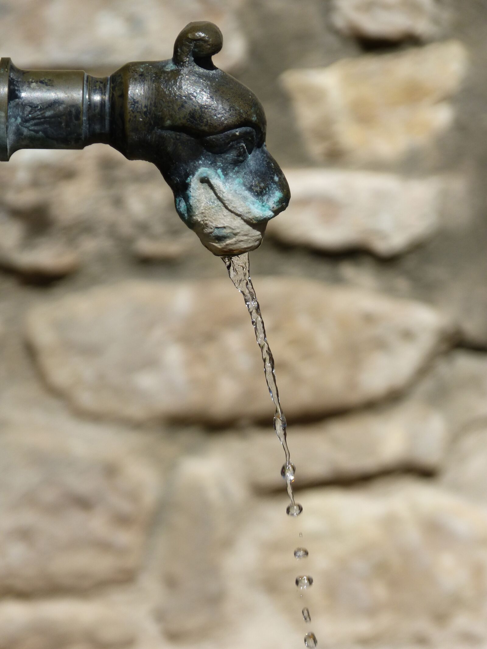 Panasonic DMC-FZ62 sample photo. Source, water, jet photography
