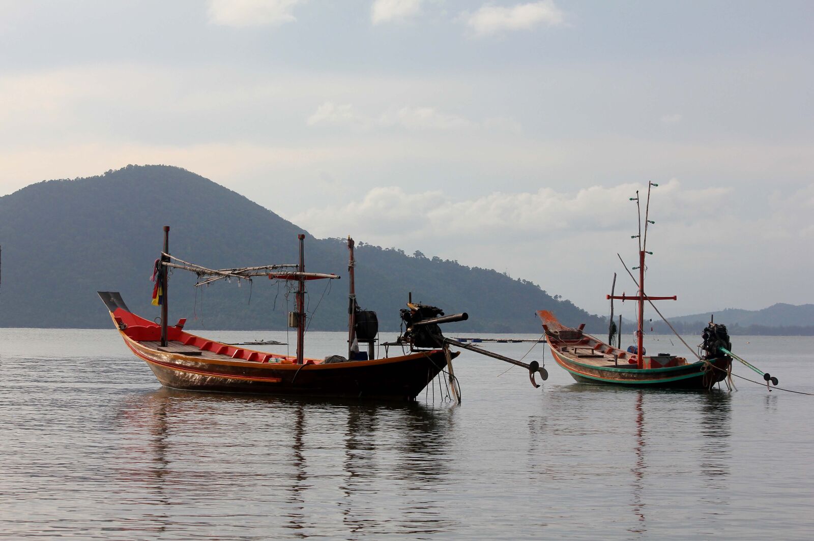 Canon EOS 550D (EOS Rebel T2i / EOS Kiss X4) sample photo. Longboat, picturesque, calmness photography
