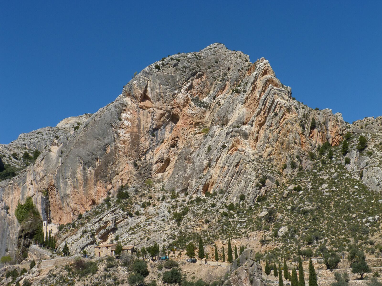 Panasonic DMC-FZ62 sample photo. Mountain, rock, castellote photography