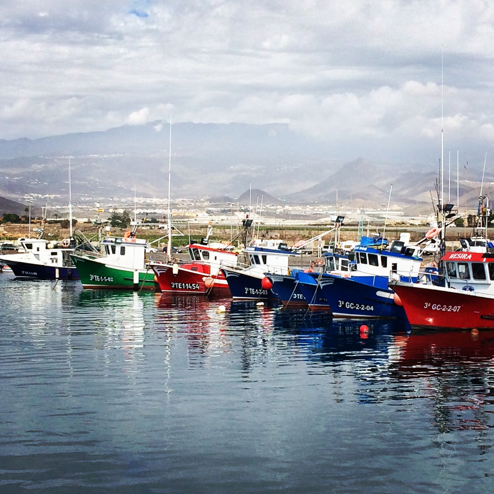 iPhone 5s back camera 4.15mm f/2.2 sample photo. Colours, fishing, boats, harbour photography