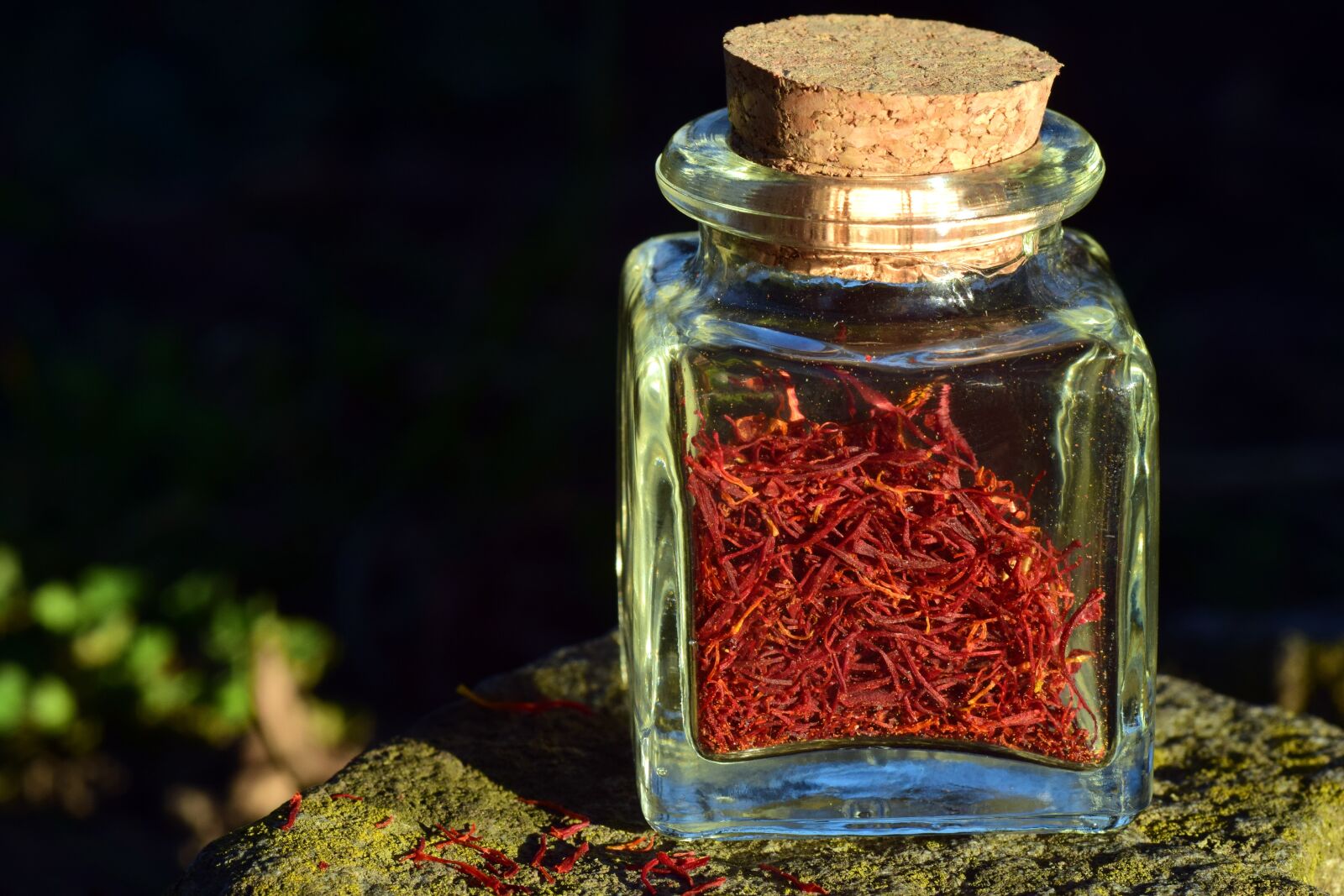 Nikon D3300 sample photo. Saffron, bottle, small photography