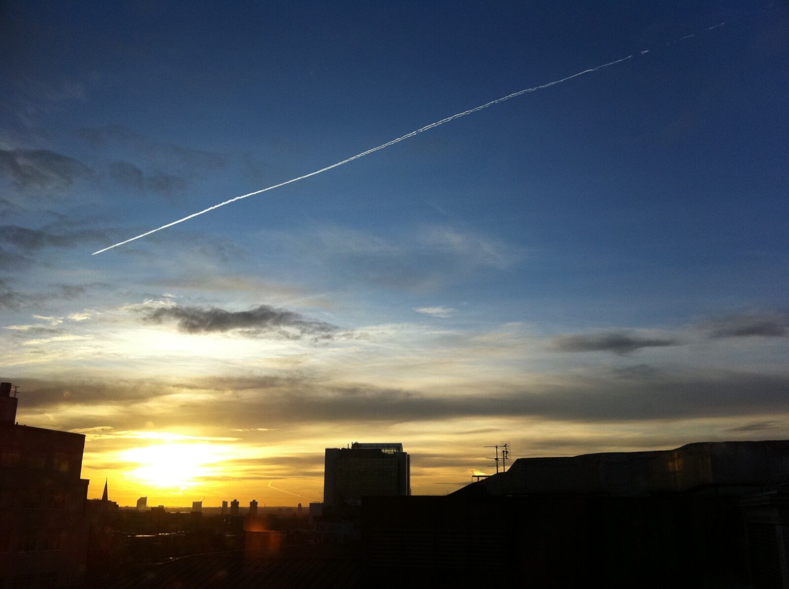 Apple iPhone 4 sample photo. London, sky, sunrise photography