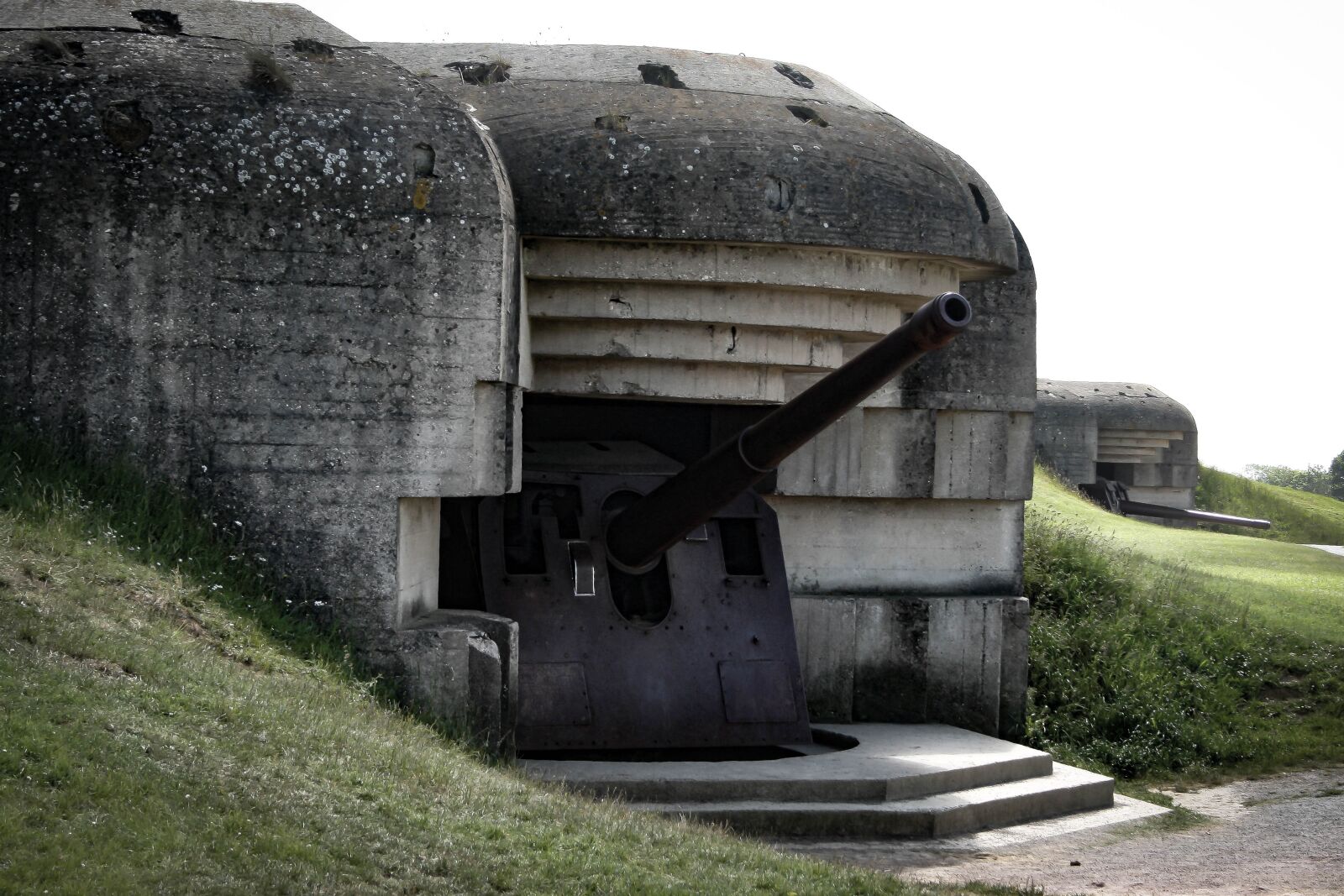 Canon EF-S 18-55mm F3.5-5.6 II sample photo. Normandy, gun, war photography