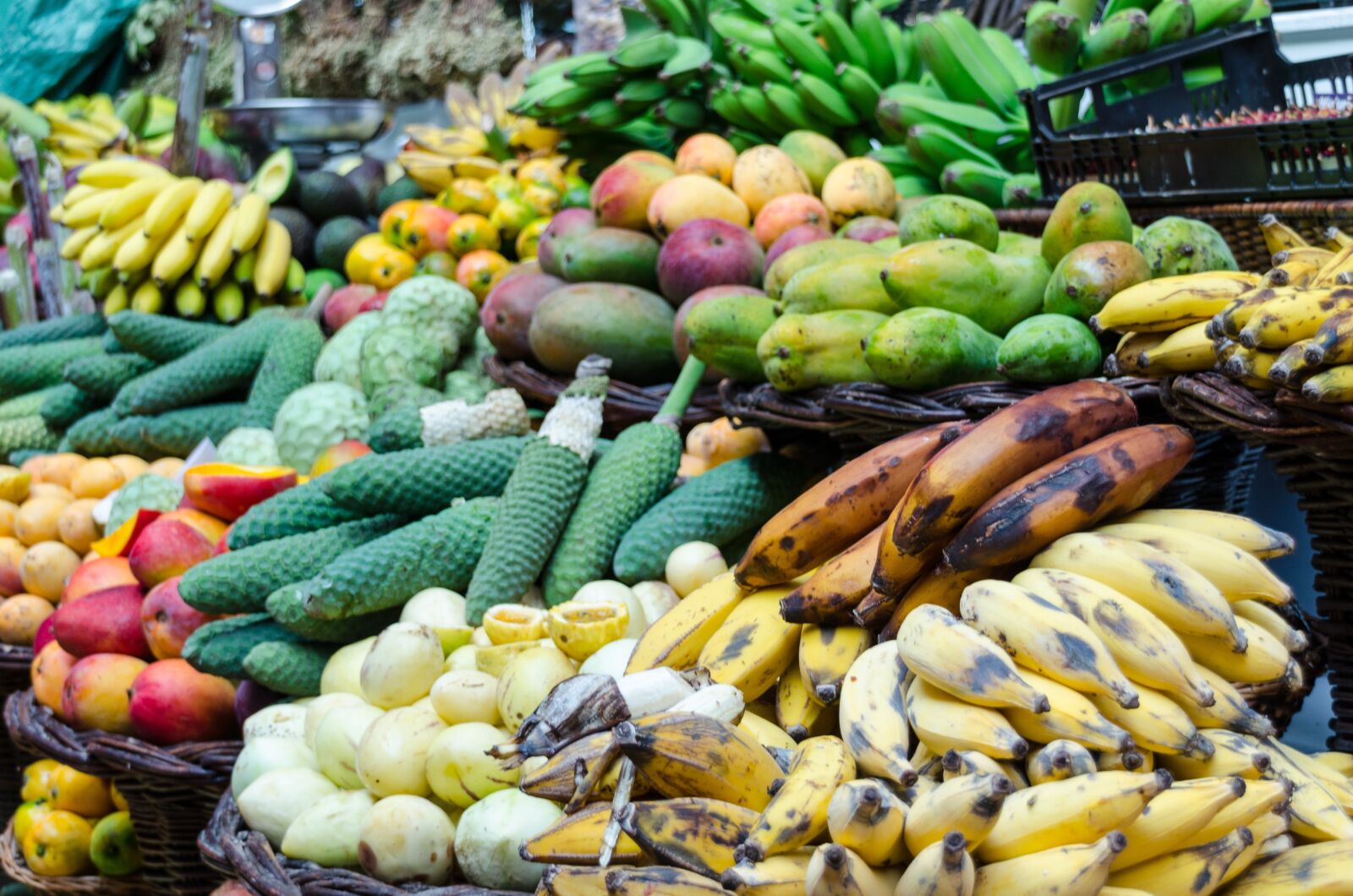 Nikon D5100 sample photo. Fruit, bananas, passion fruit photography