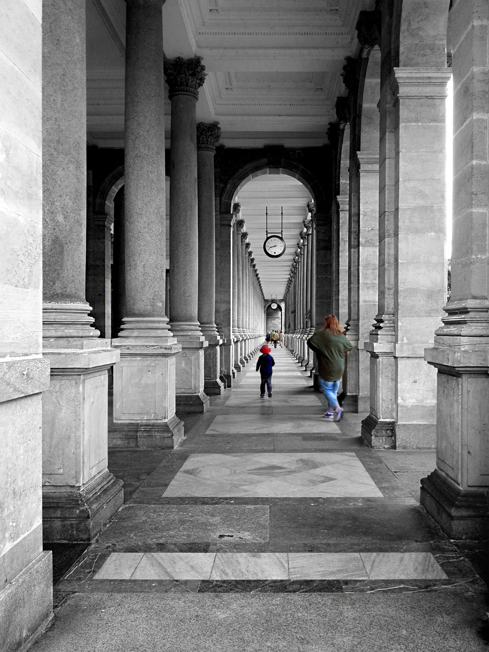 Nikon Coolpix P7000 sample photo. The colonnade, vault, columns photography