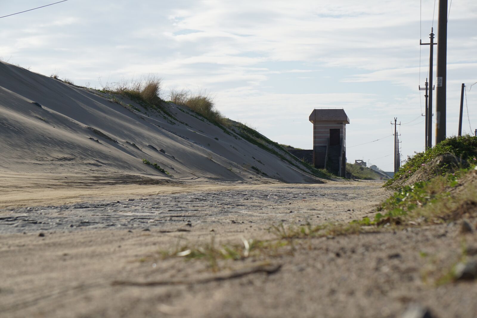 Sony E 55-210mm F4.5-6.3 OSS sample photo. Sand, sky, grass photography