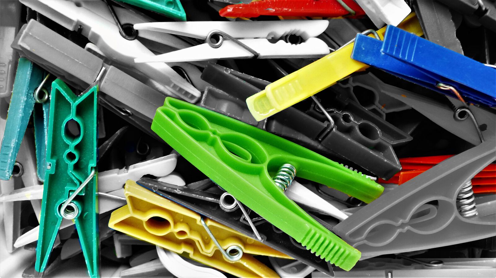 Panasonic Lumix DMC-FZ200 sample photo. Clamp machine, color, wallpaper photography