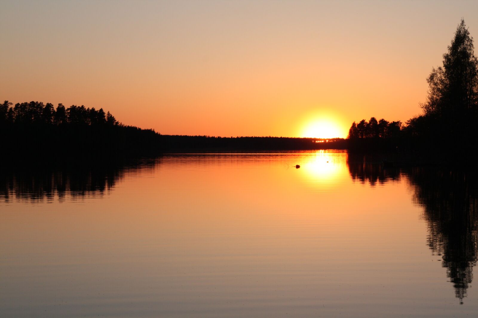 Canon EOS 450D (EOS Rebel XSi / EOS Kiss X2) sample photo. Sunset, mirror, more photography
