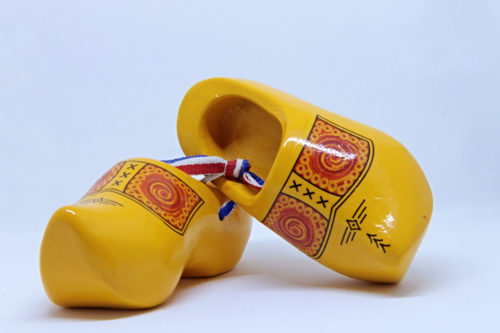 Canon EOS 1100D (EOS Rebel T3 / EOS Kiss X50) sample photo. Wooden shoes, clogs, netherlands photography