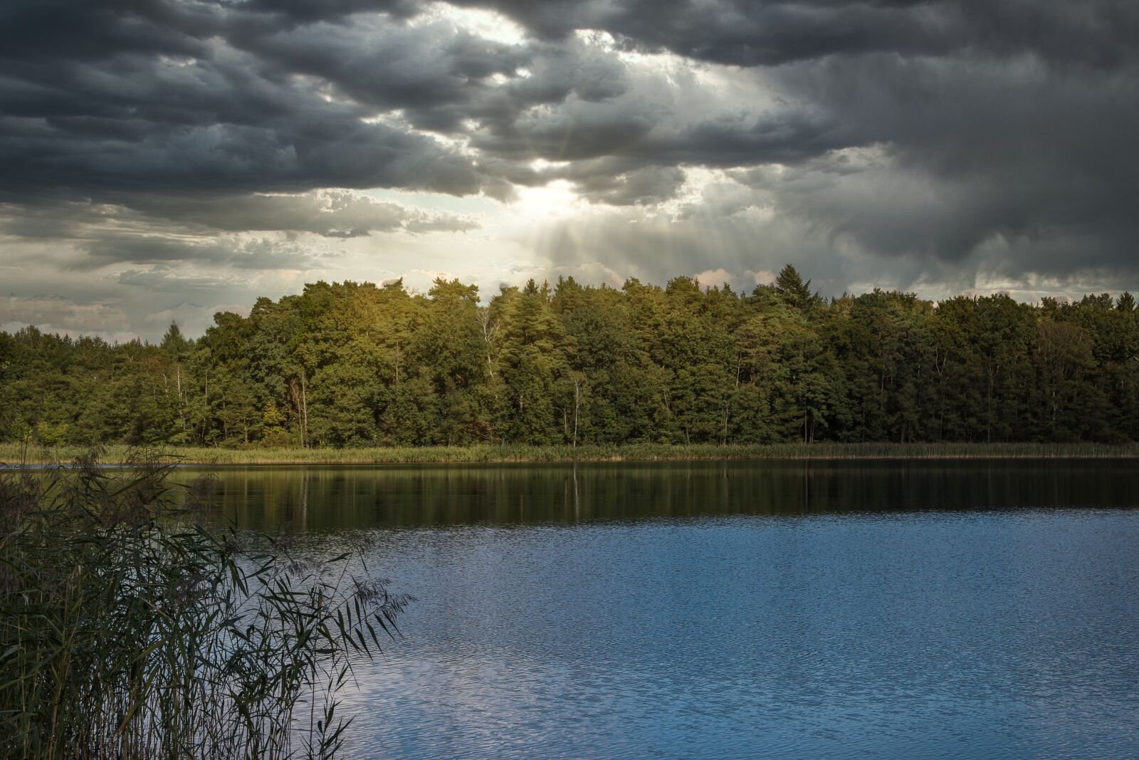 Canon EF-S 18-135mm F3.5-5.6 IS sample photo. Lake, water, landscape photography