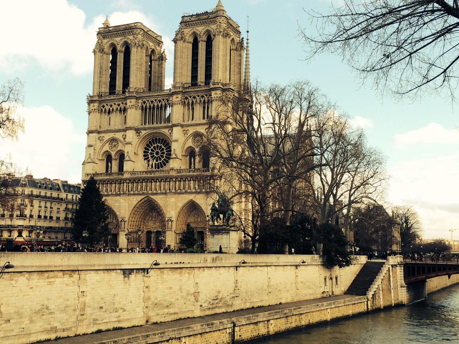 iPhone 5s back camera 4.12mm f/2.2 sample photo. Paris landmarks, notre dame photography
