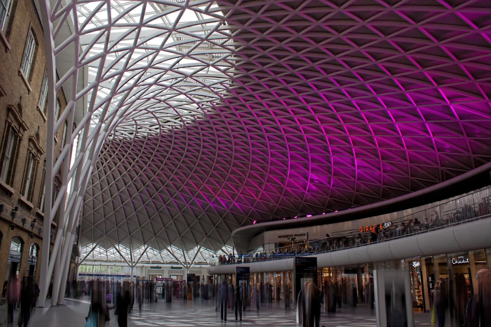Canon EOS 500D (EOS Rebel T1i / EOS Kiss X3) sample photo. Station, kings cross, architecture photography