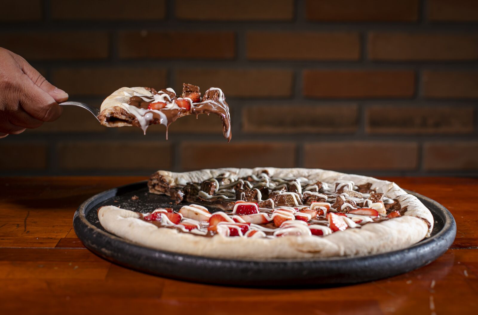 Canon EOS 6D Mark II + Canon EF 50mm F1.4 USM sample photo. Pizza, candy, food photography