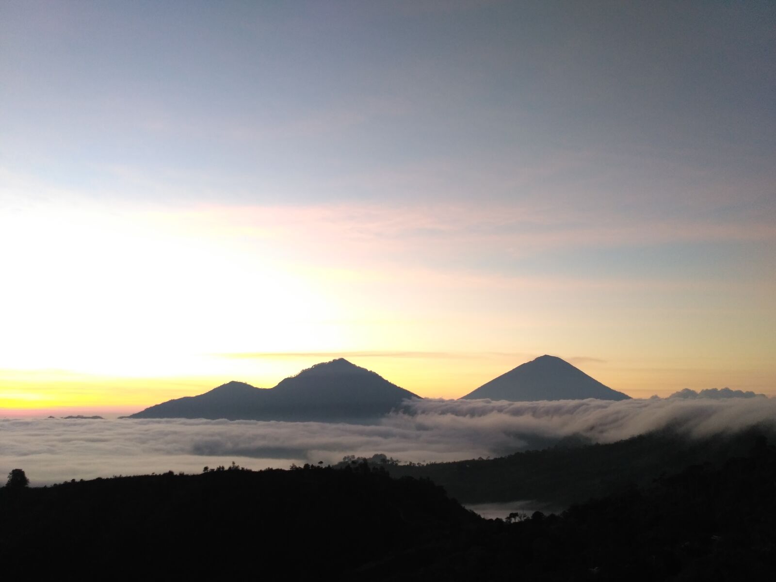 Xiaomi Redmi 3X sample photo. Wave, fog, mountain photography