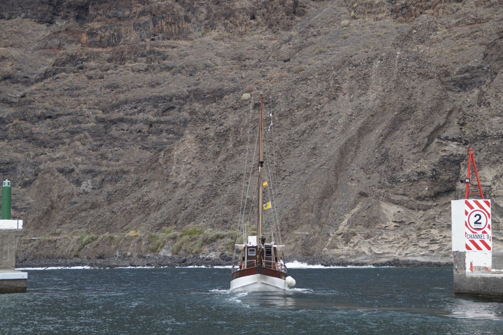Sony SLT-A58 sample photo. Harbour entrance, cutter, ship photography