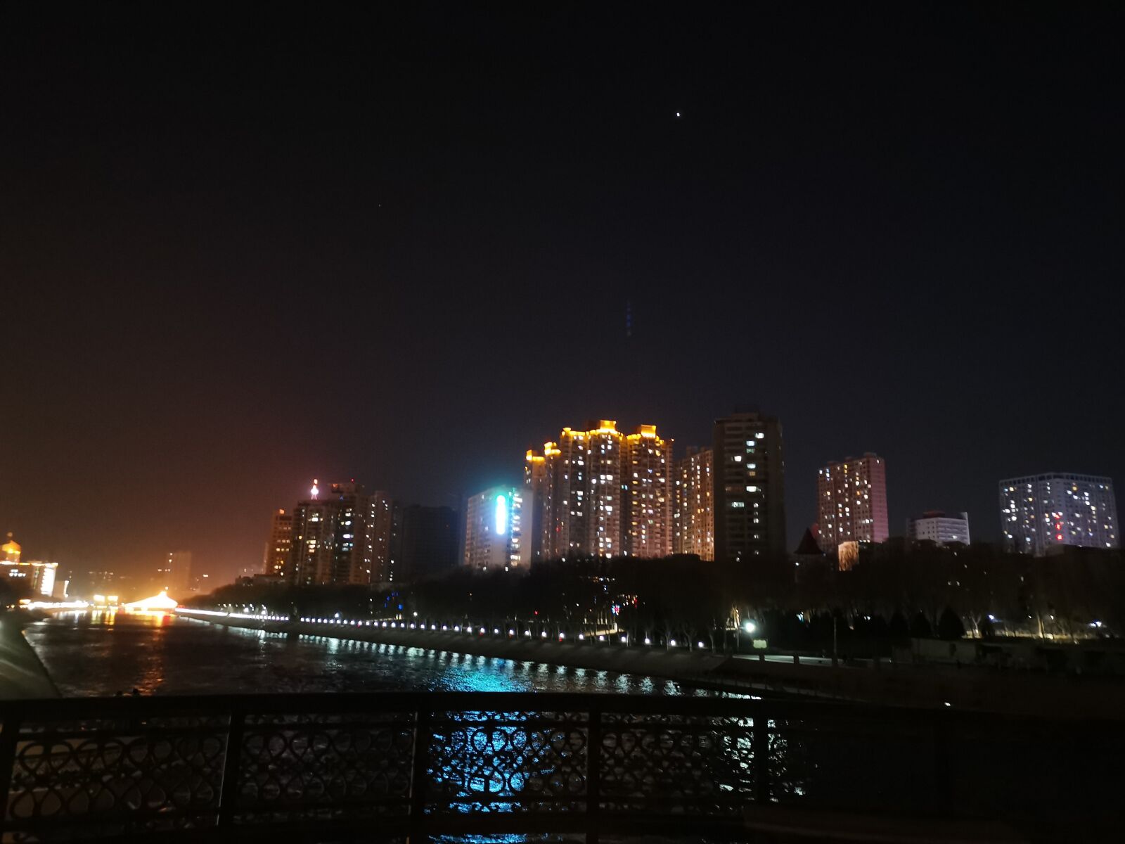 HUAWEI Mate 20 Pro sample photo. Night view, light, river photography