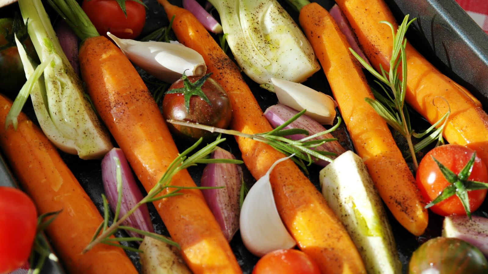 Samsung NX20 sample photo. Vegetables, vegetable pan, barbecue photography