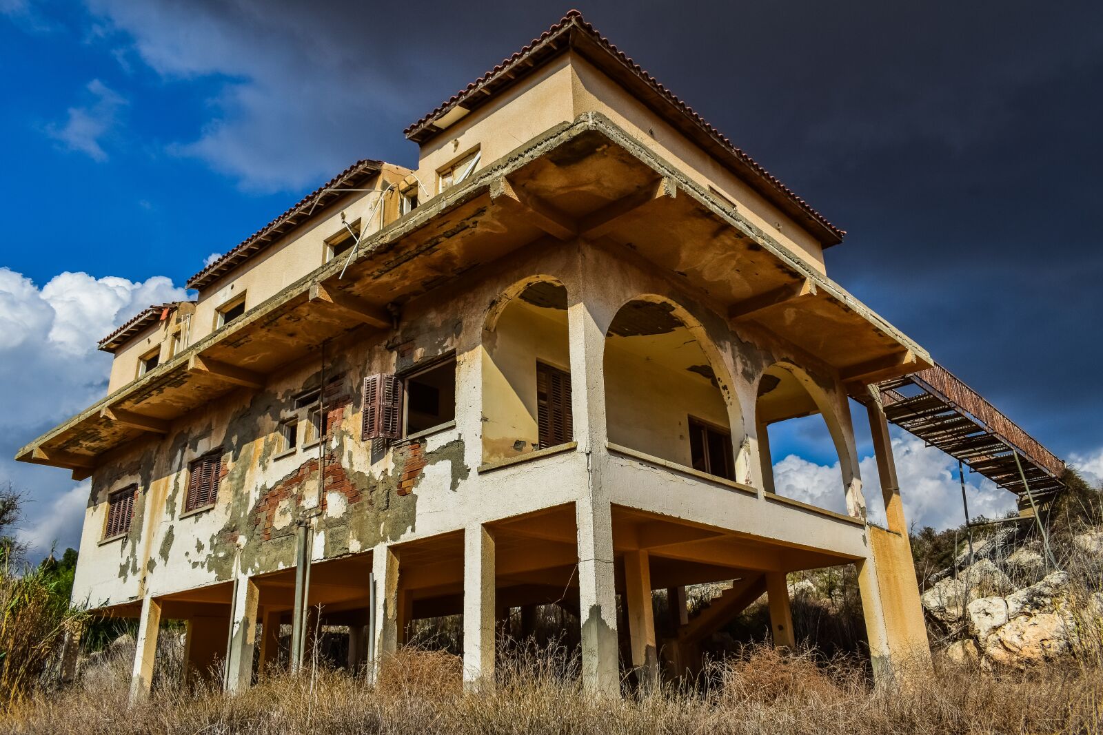 Nikon D3300 sample photo. House, destroyed, abandoned photography