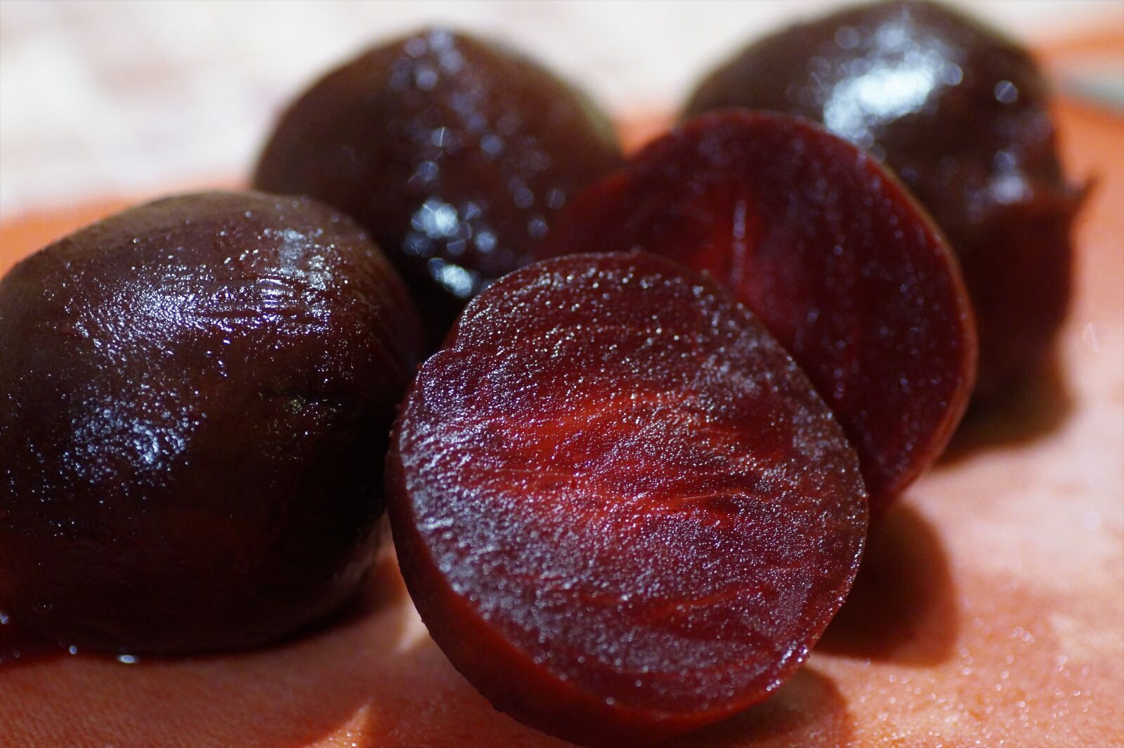 Sony SLT-A58 sample photo. Red, beets, peeled photography