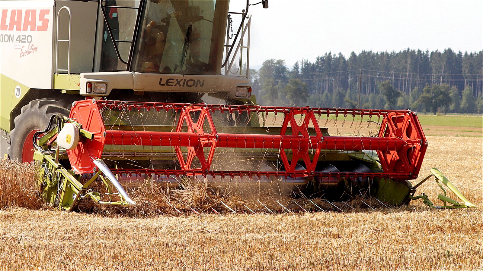 Canon EF 70-300 F4-5.6 IS II USM sample photo. Combine harvester, cutting tool photography