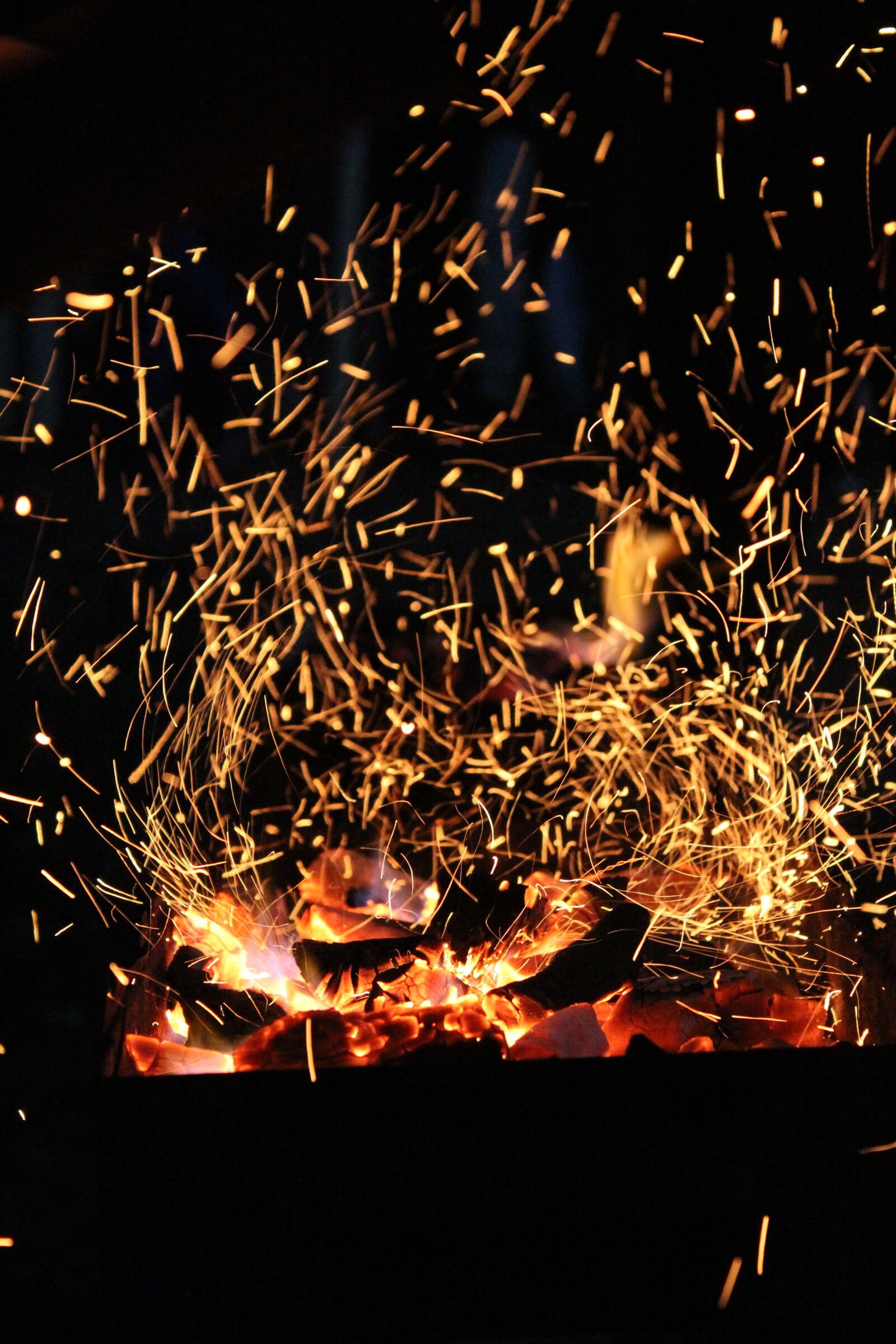 Canon EOS 600D (Rebel EOS T3i / EOS Kiss X5) sample photo. Fire, cam, camping photography