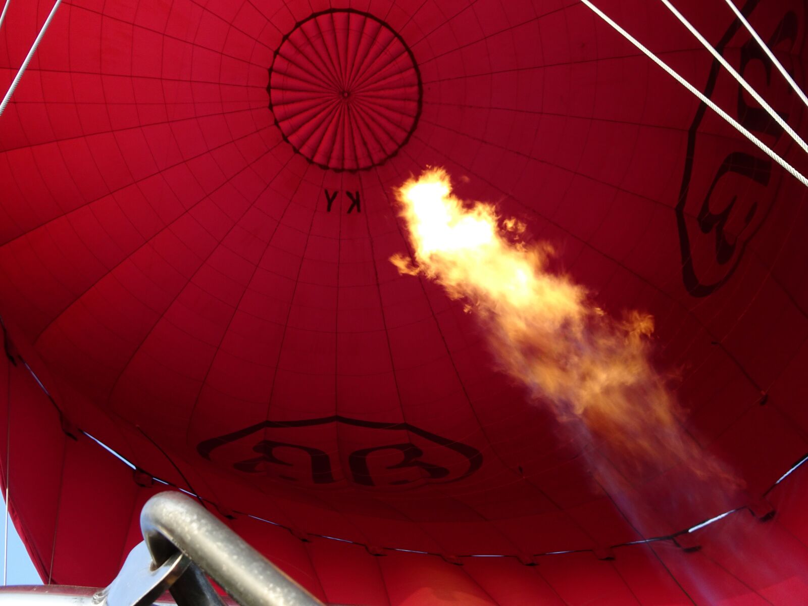 Sony Cyber-shot DSC-HX90V sample photo. Hot air balloon, flame photography