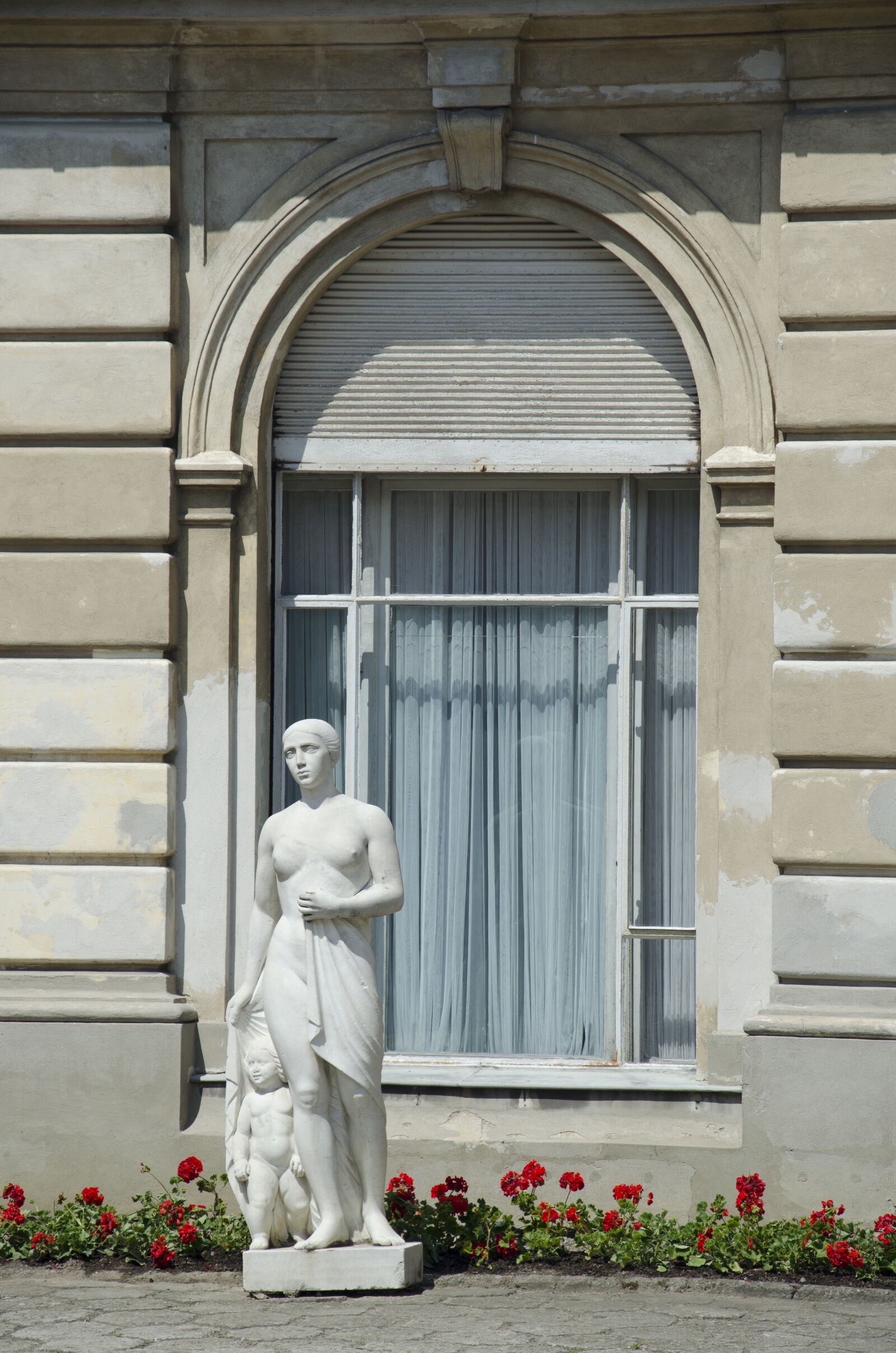 Nikon D5100 sample photo. Monument, window, architecture photography
