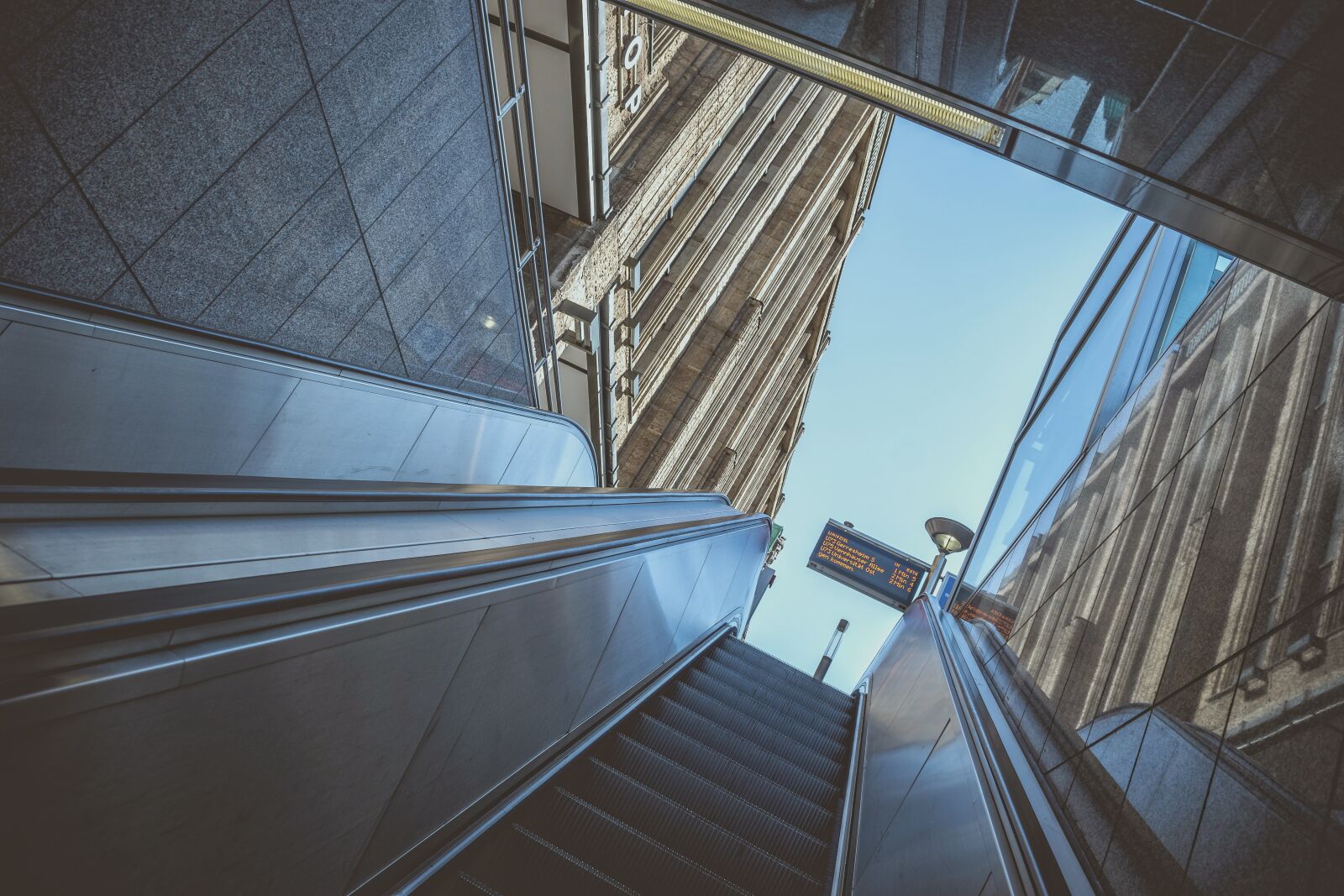Nikon D3300 sample photo. Railway station, escalator, stairs photography