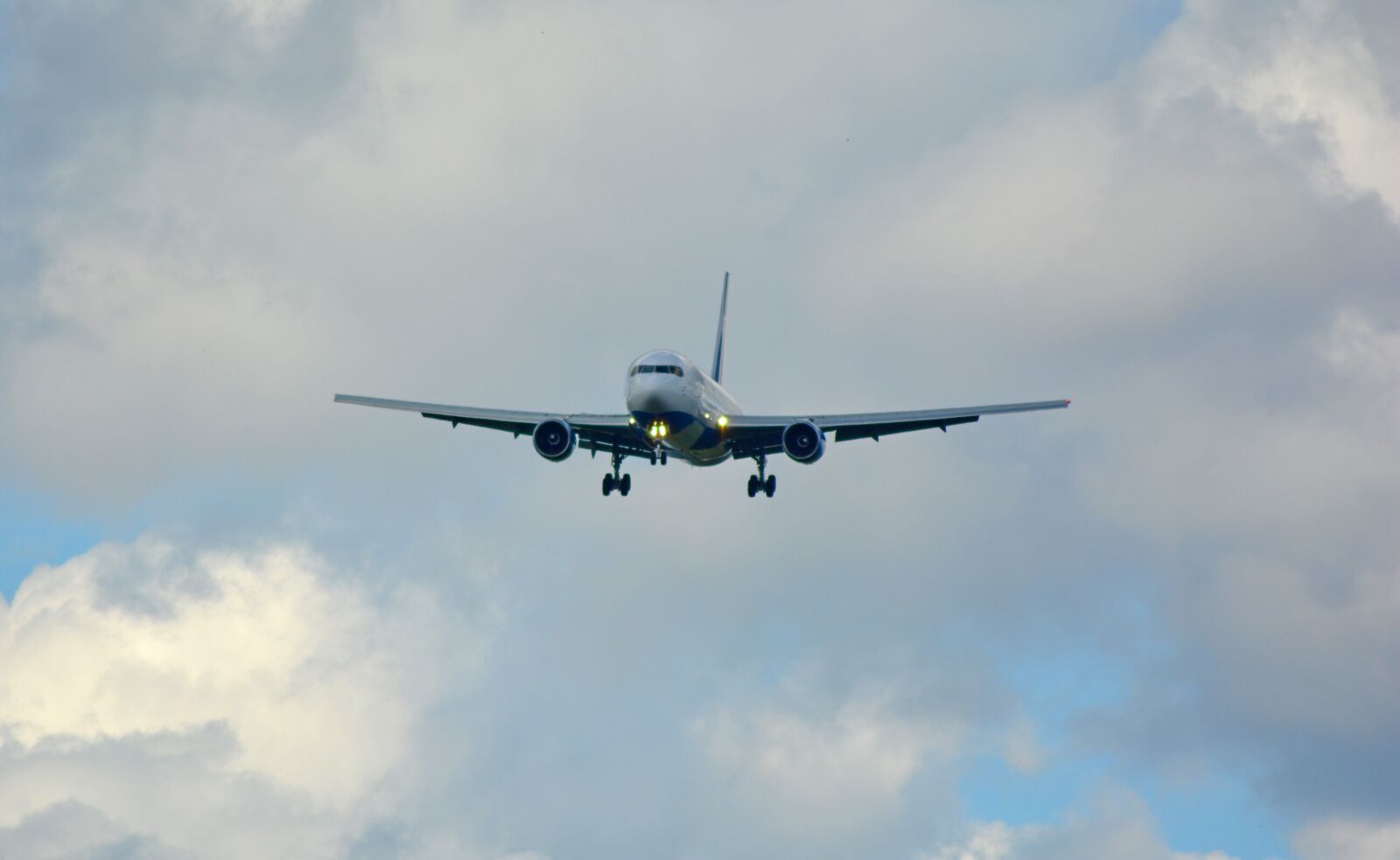 Nikon D5200 sample photo. Landing, land, jet photography