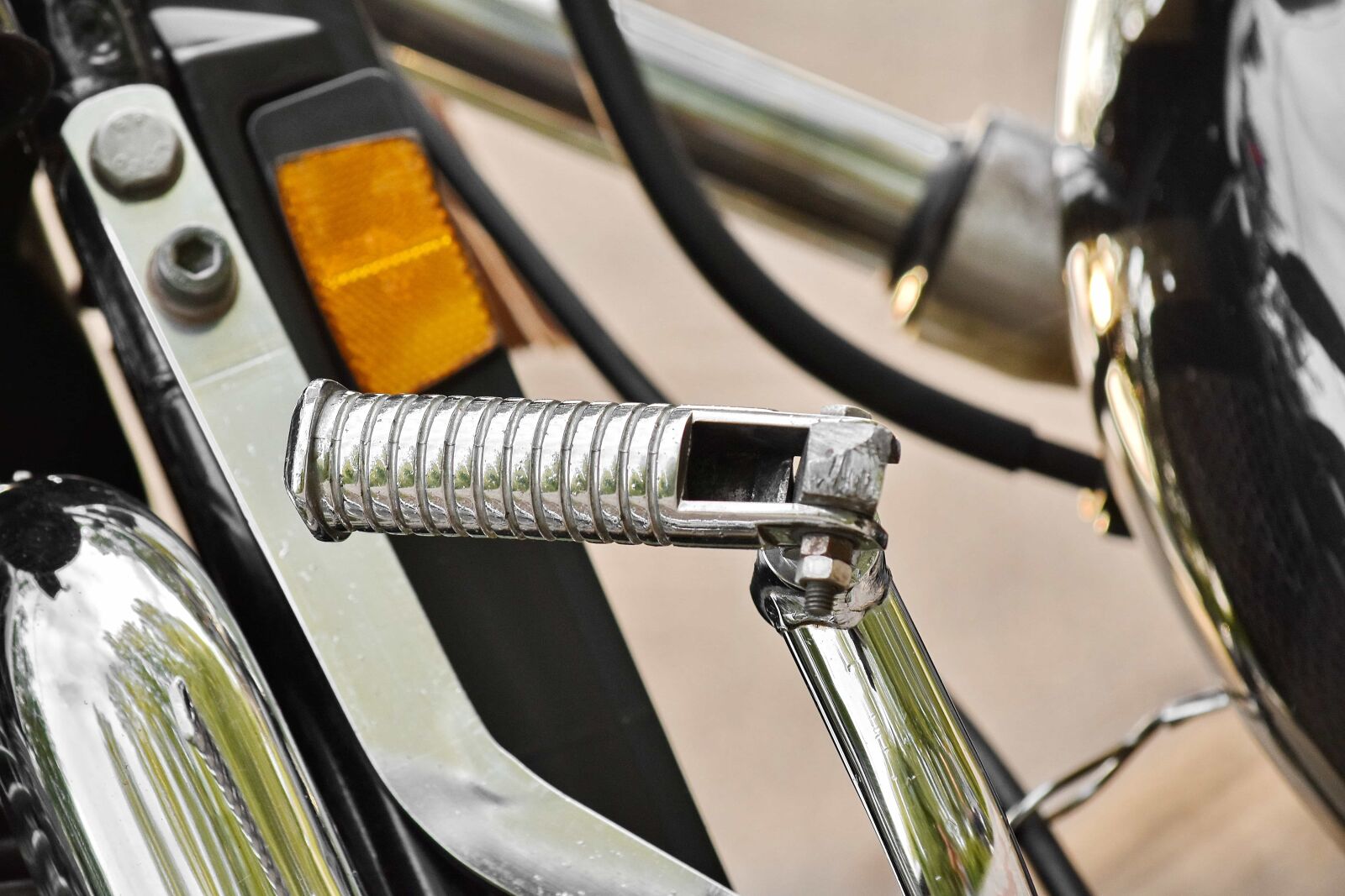 Nikon D5500 sample photo. Chrome, cable, wheel, detail photography