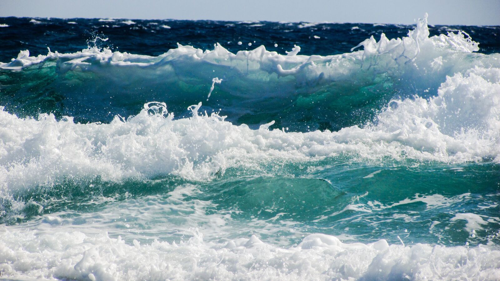 Canon PowerShot SX400 IS sample photo. Wave, smashing, sea photography