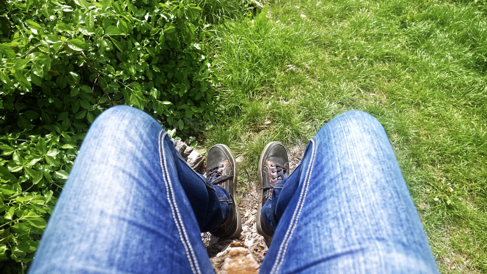 Nikon D5300 sample photo. Feet, man, jeans photography
