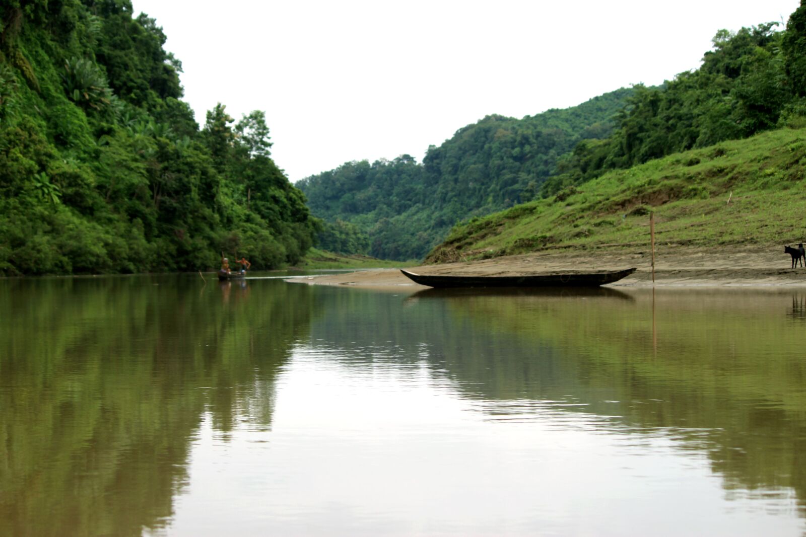 Canon EOS 700D (EOS Rebel T5i / EOS Kiss X7i) sample photo. River, boat hill, lake photography