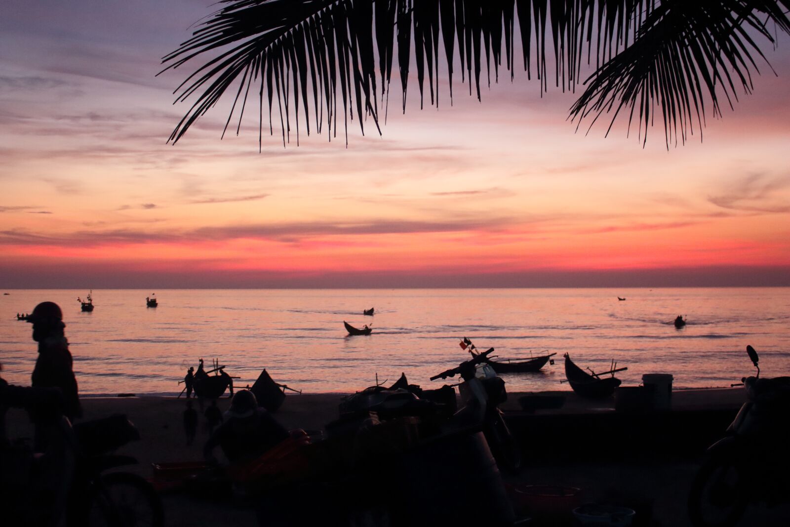 Canon EOS 700D (EOS Rebel T5i / EOS Kiss X7i) sample photo. Dawn, sea, seashore photography