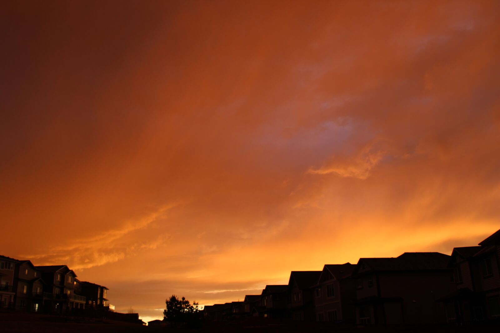 Canon EOS 2000D (EOS Rebel T7 / EOS Kiss X90 / EOS 1500D) sample photo. Landscape, sunset, sky photography