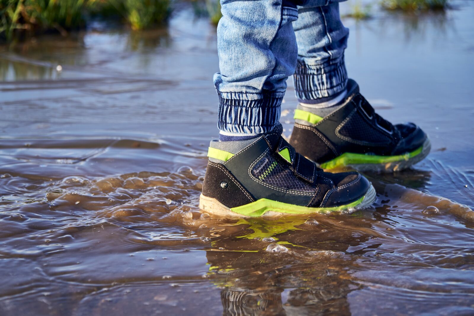 Sony E PZ 18-105mm F4 G OSS sample photo. Shoes, water, ice photography