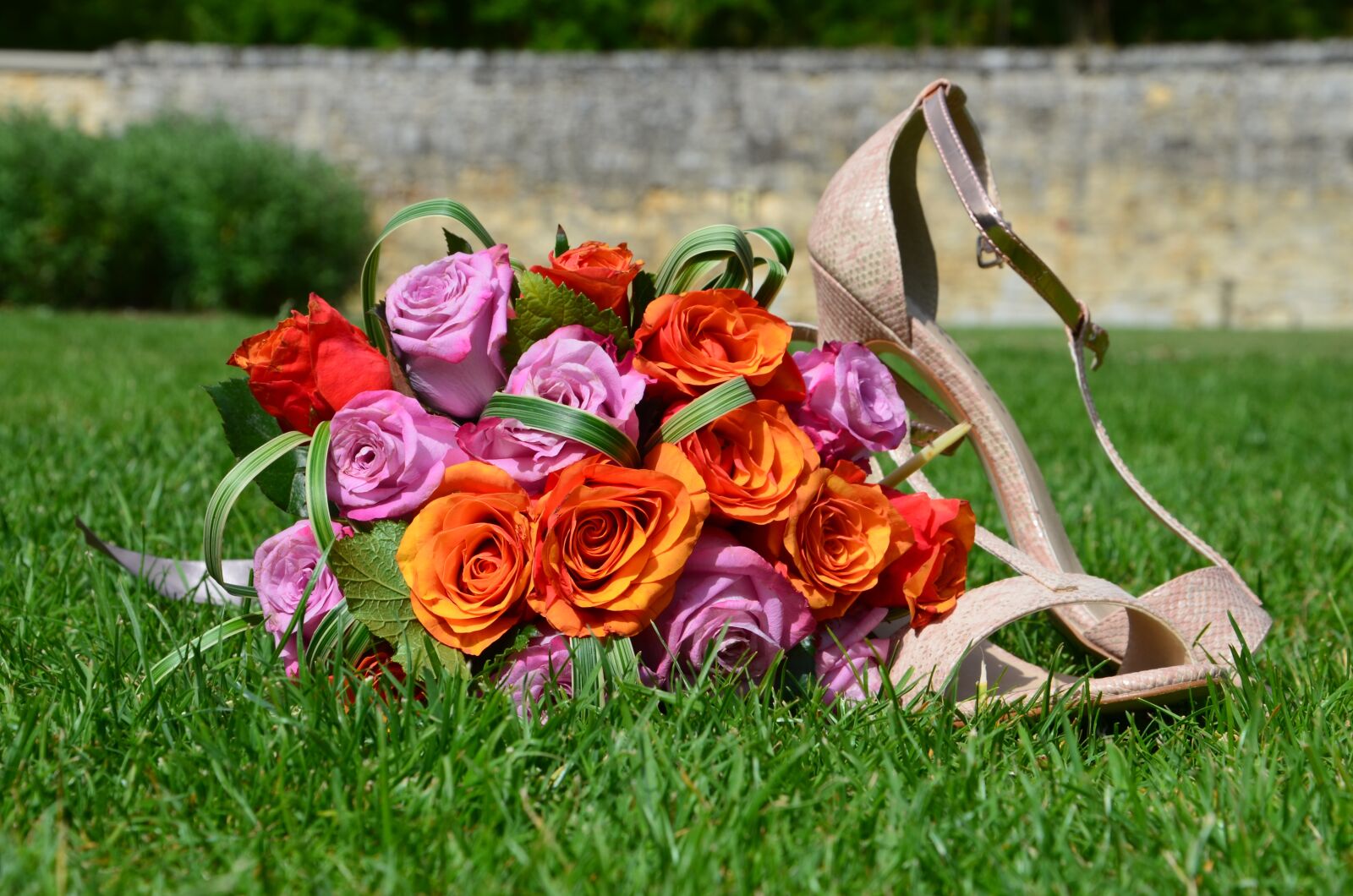 Nikon D5100 sample photo. Roses, wedding, bride photography