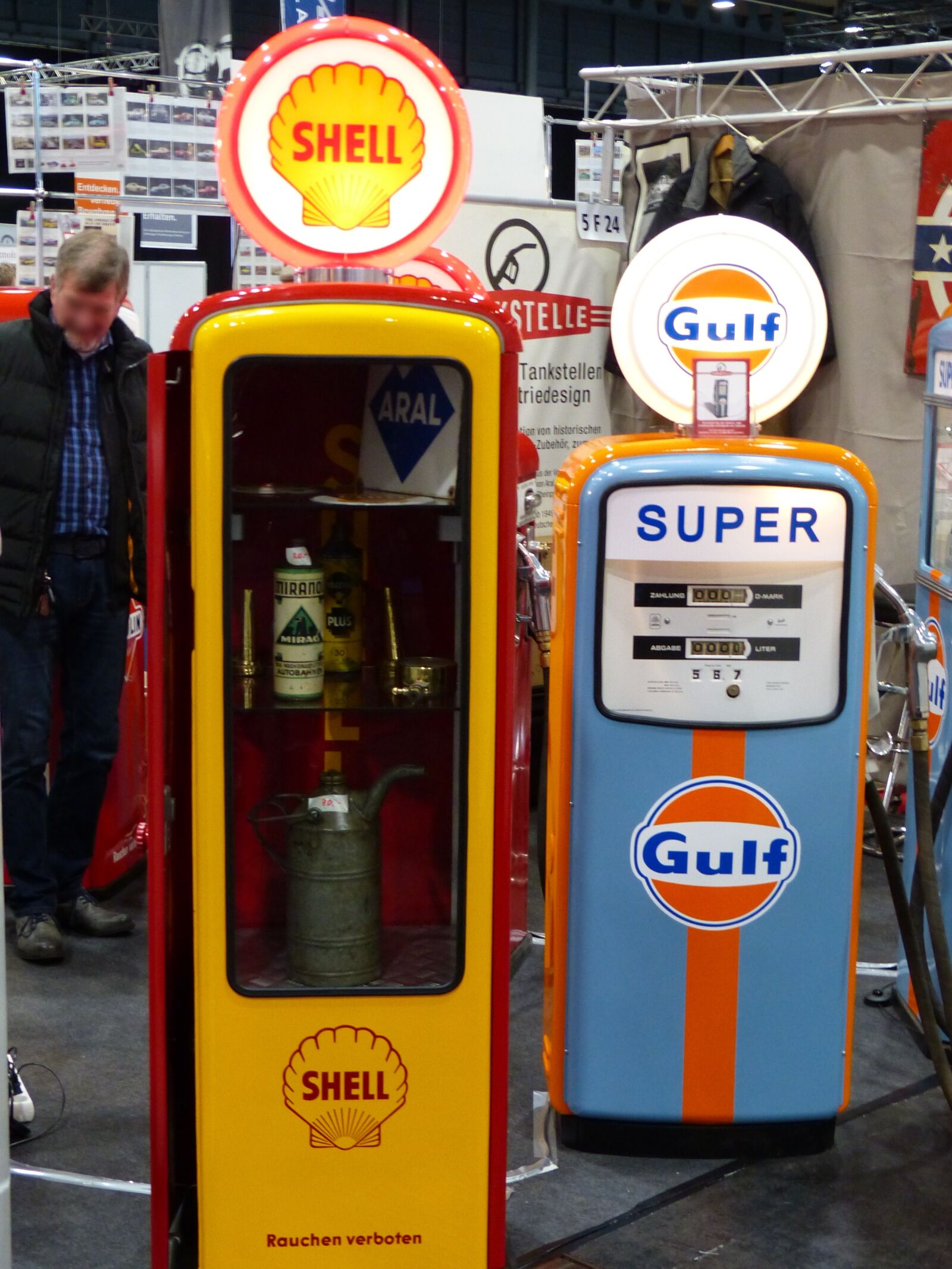 Panasonic Lumix DMC-FZ200 sample photo. Gas pump, petrol stations photography