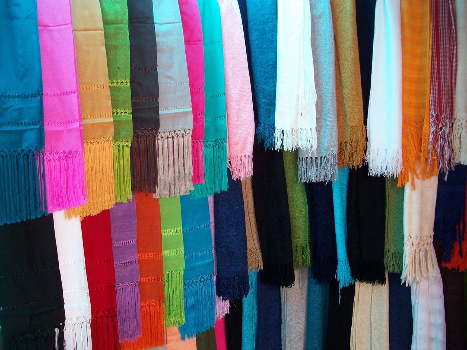 Kodak EASYSHARE M340 DIGITAL CAMERA sample photo. Shawls, craft, colors photography