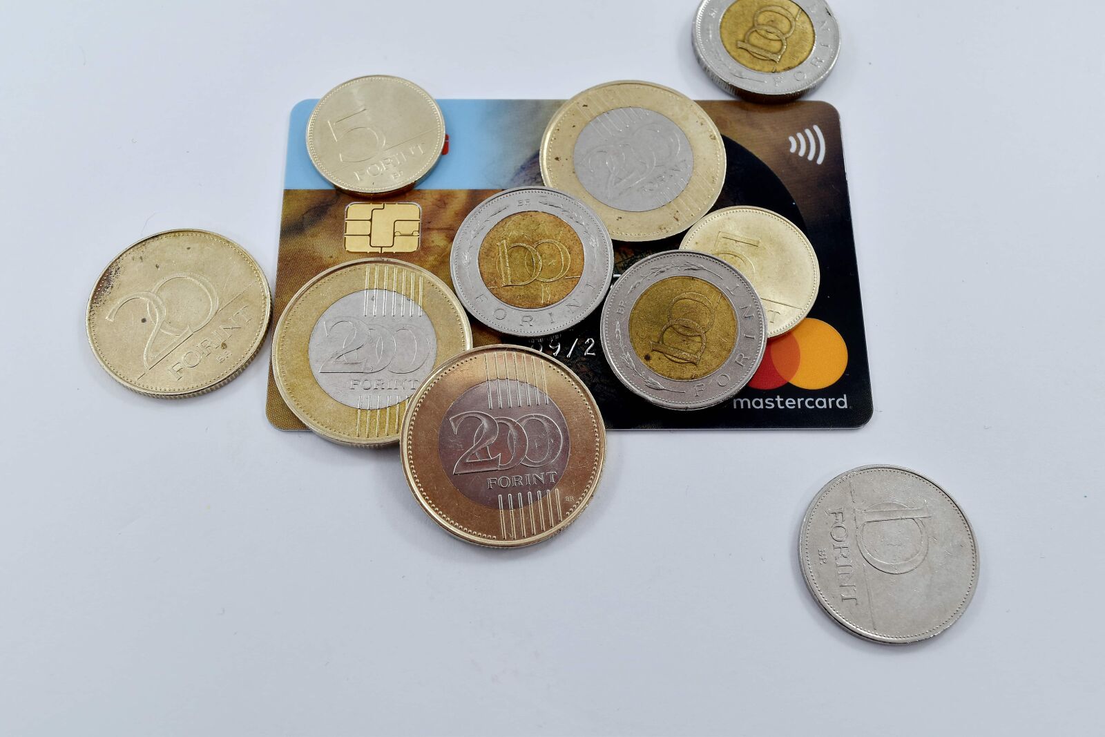 Nikon D5500 sample photo. Card, credit, finance, forint photography